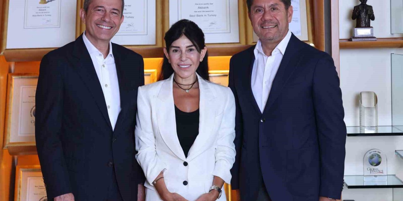 Akbank’ta bayrak değişimi