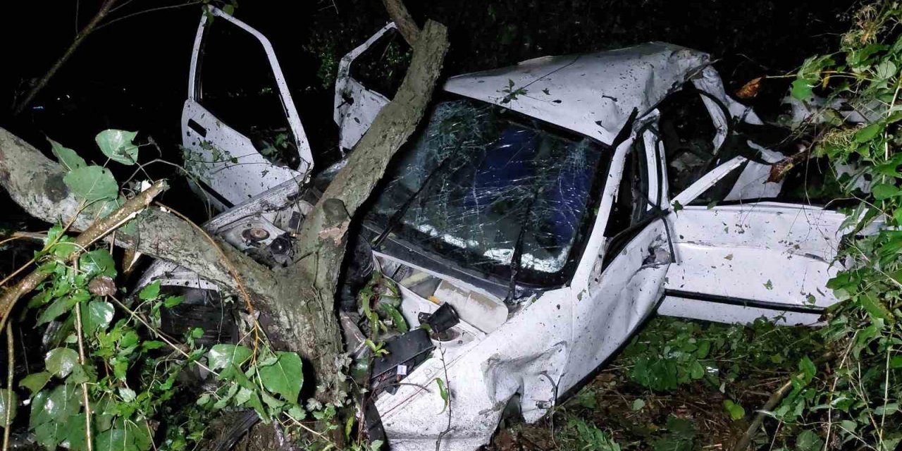 Tıra çarpan otomobil şarampole yuvarlandı: Karı-koca ağır yaralandı