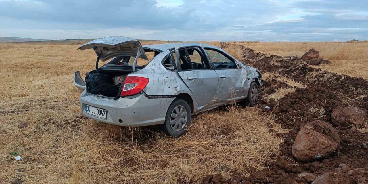 Şarampole devrilen otomobilde bulunan 3 kişi yaralandı