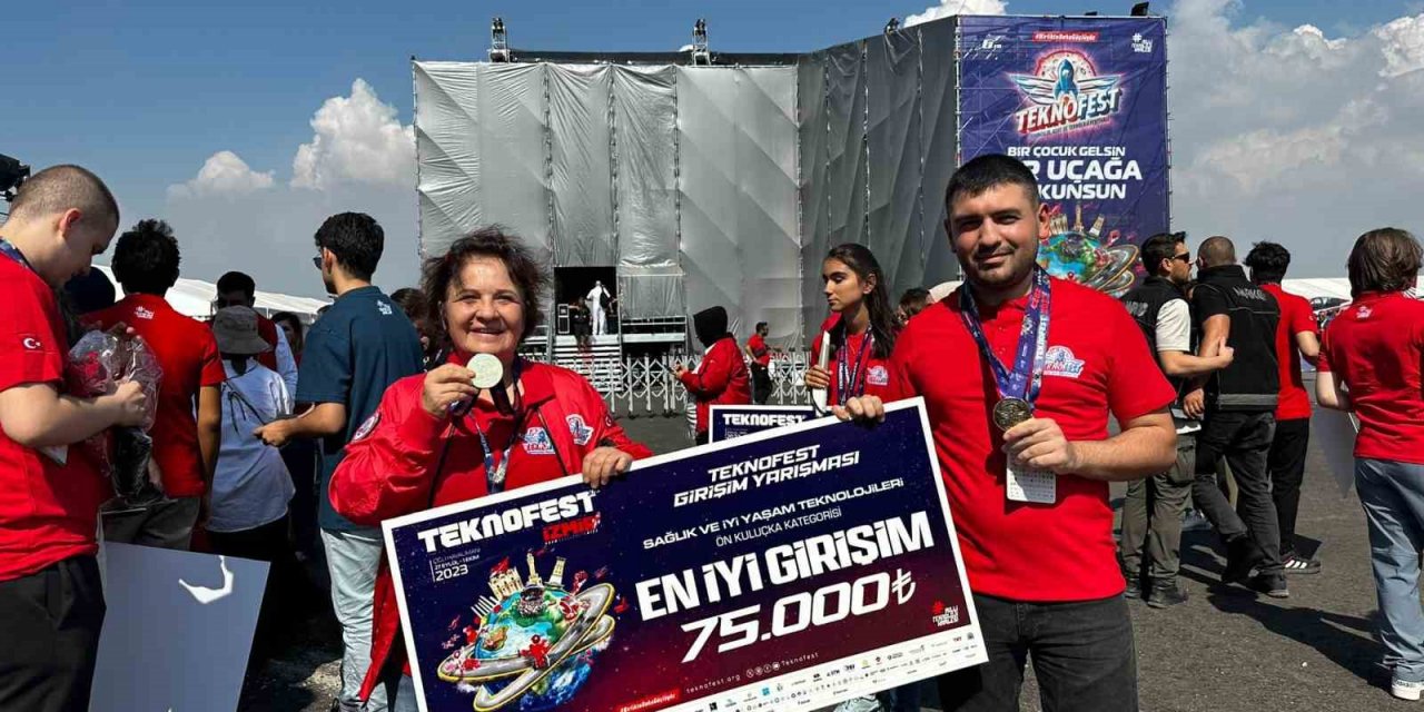 Teknofest’te en iyi ön kuluçka girişimci ödülü BUÜ’nün