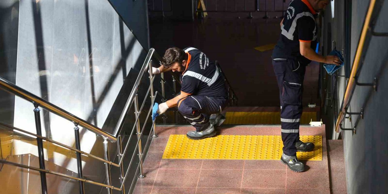 Öncelik toplum sağlığı: Metro istasyonları ve vagonlar her gün temizleniyor