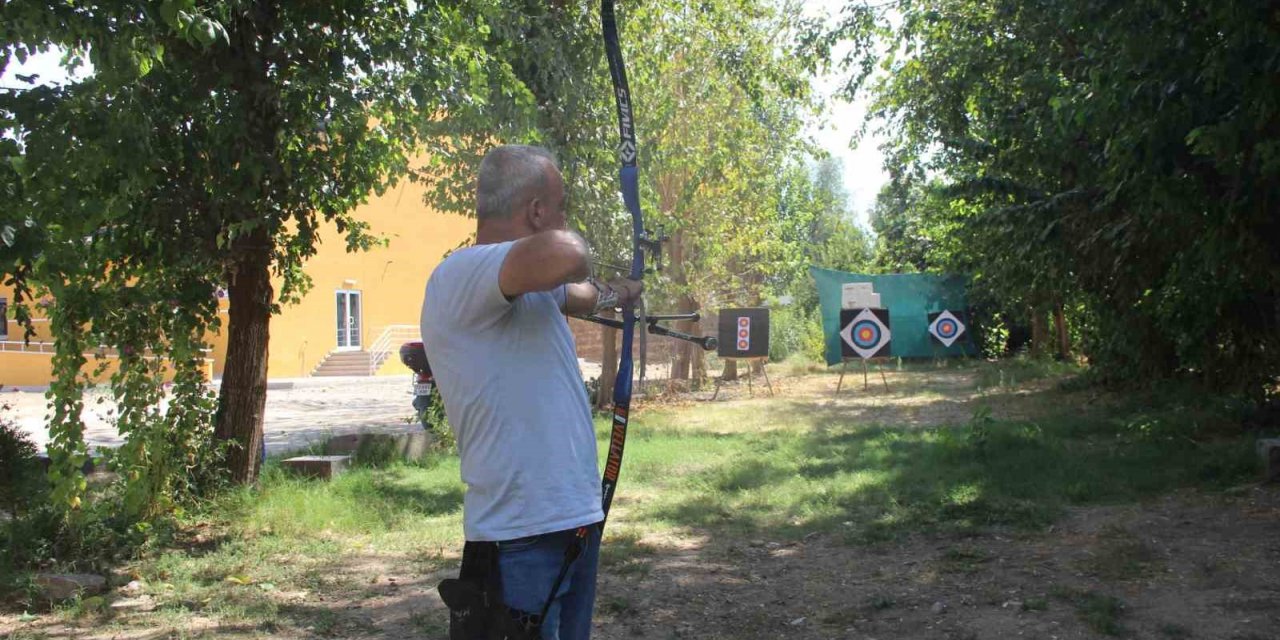Çocukluk hayali okçuluğa 51 yaşında kavuştu