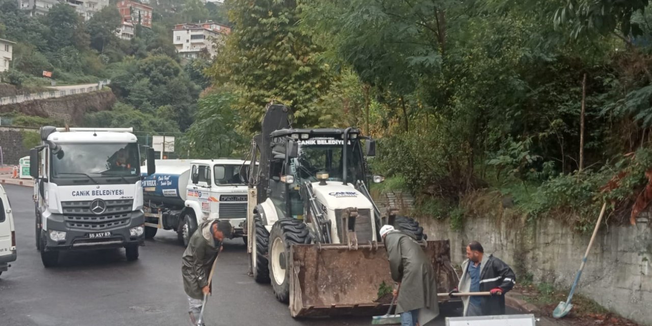 Canik’te sağanak yağışa karşı yoğun çalışma