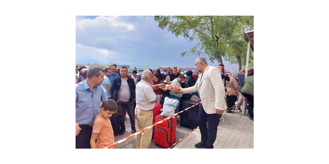 Kente gelen üniversite öğrencilerini Kasapoğlu karşıladı