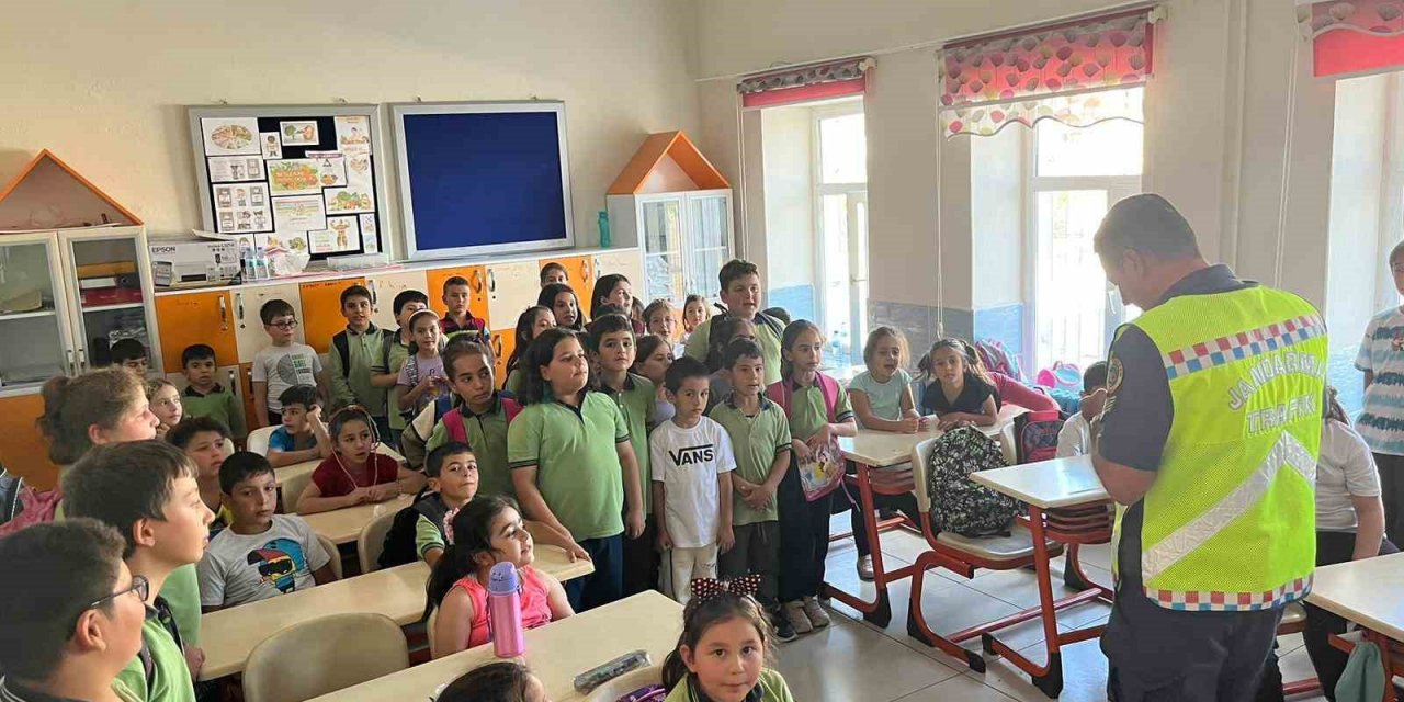 Jandarma ekiplerinden trafik eğitimi