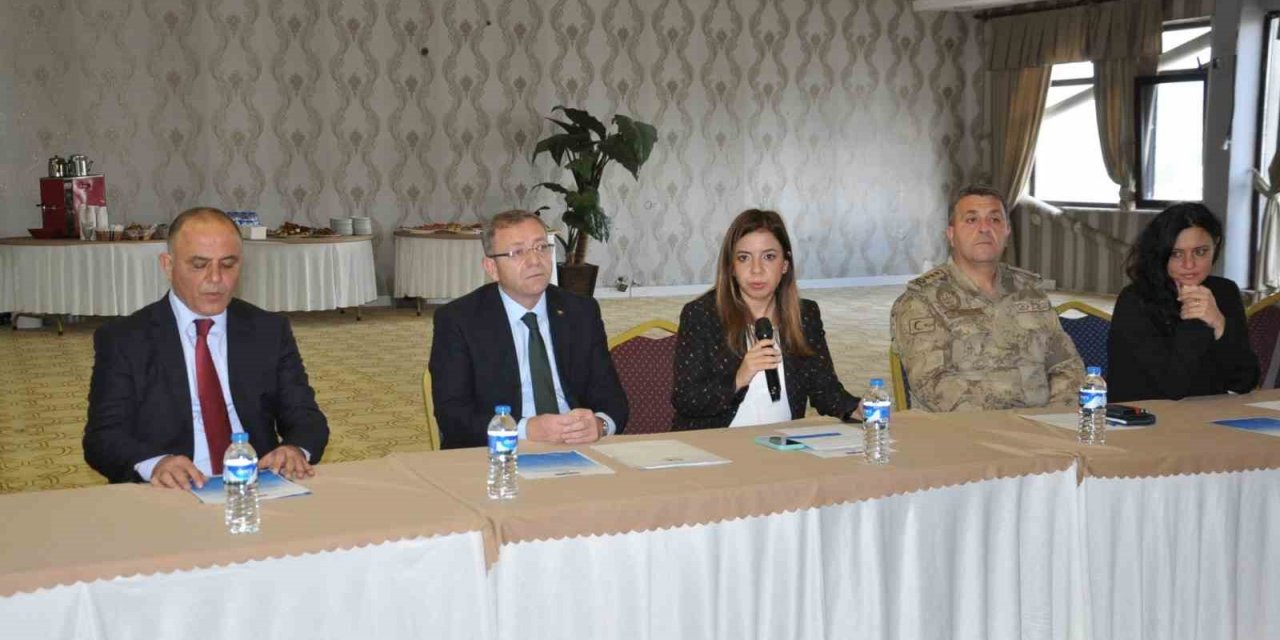 Kars’ta kolluk kuvvetlerine temel haklar eğitimi veriliyor