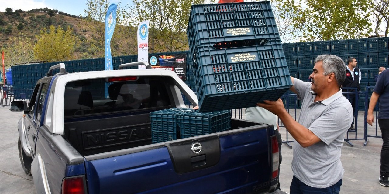 Şehzadeler ve Yunusemreli üreticilere kasaları teslim edildi