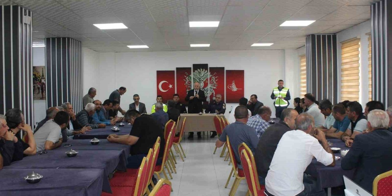 Akdağmadeni’nde servis şoförlerine eğitim verildi