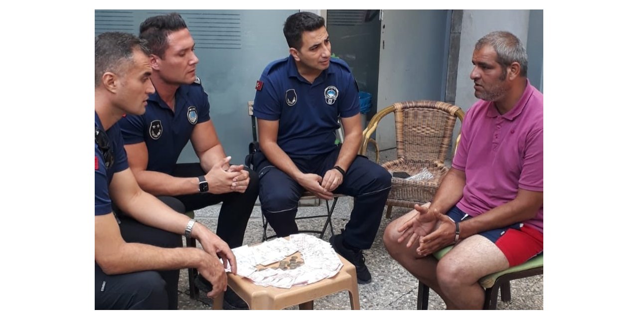 Zabıta bile şaşırdı: Dilenci 15 dakikada bin 200 lira topladı