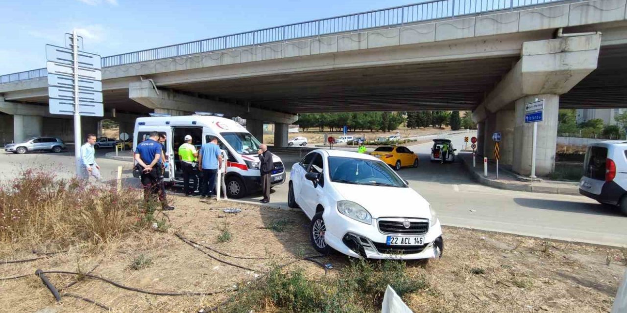 Keşan’da otomobil ticari taksi ile çarpıştı: 1 yaralı