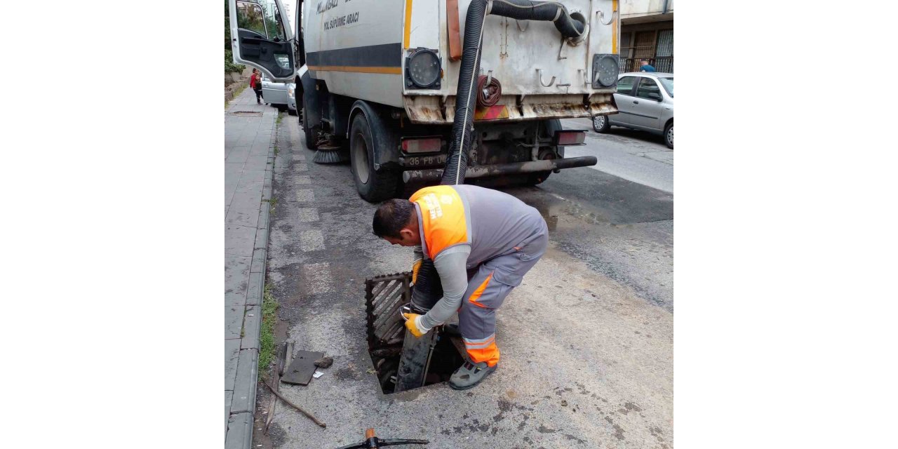 Melikgazi’de yağmur suyu kanalları periyodik olarak temizleniyor
