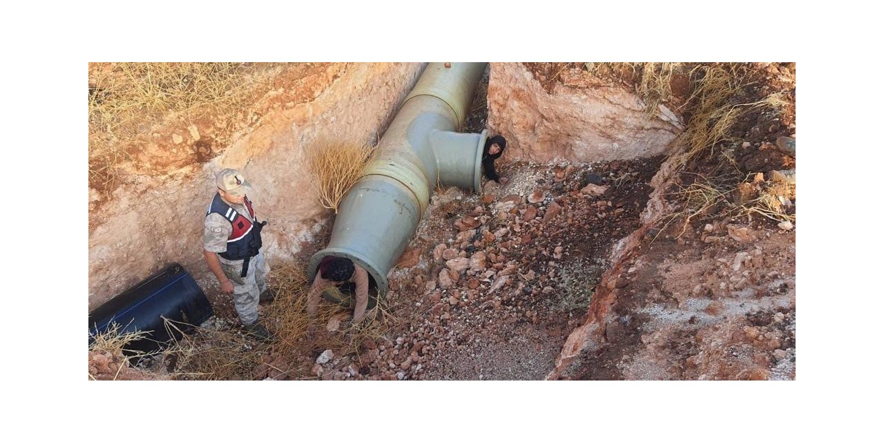 Kilis’te sulama borusunun içinde 3 göçmen yakalandı