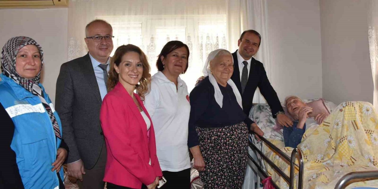 Aydın İl Sağlık Müdürü Şenkul yaşlıları unutmadı