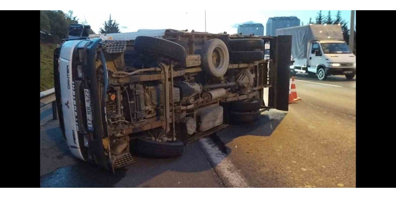 Kontrolden çıkan kamyonet devrildi: 1 yaralı