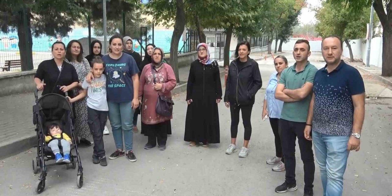 Molozlar ve enkazların yanında eğitim...