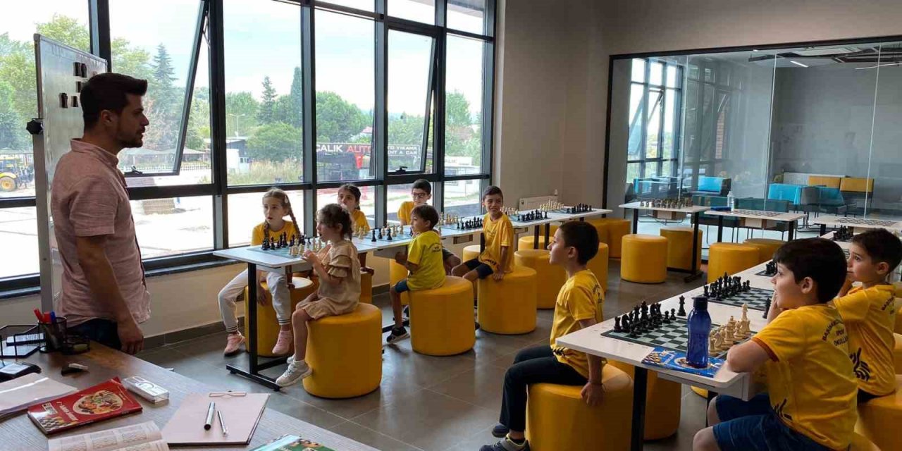 Bu merkezde gençler geleceğe hazırlanıyor