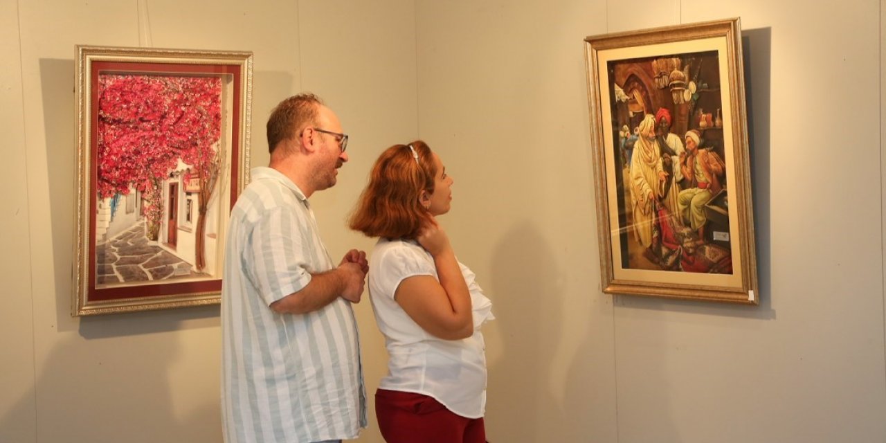 Küçükçekmece’de Demet Başbayram’ın eserlerinin yer aldığı sergi açıldı