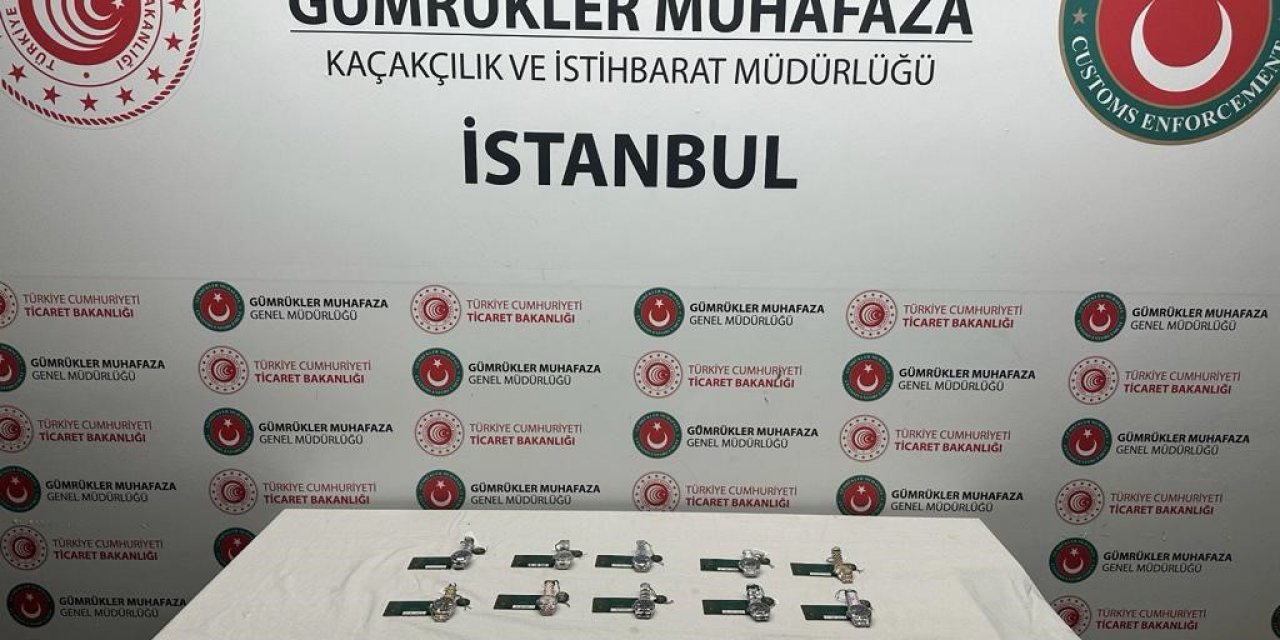 Varis çoraplarından 7 milyon 552 bin TL’lik 15 adet kol saati çıktı