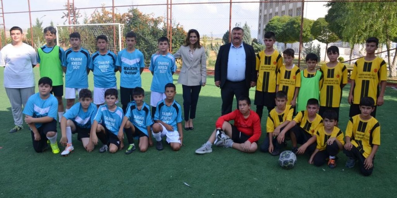Ortaokullar arası ’Cumhuriyetimizin 100’üncü Yılı Futbol Turnuvası’ heyecanı başladı