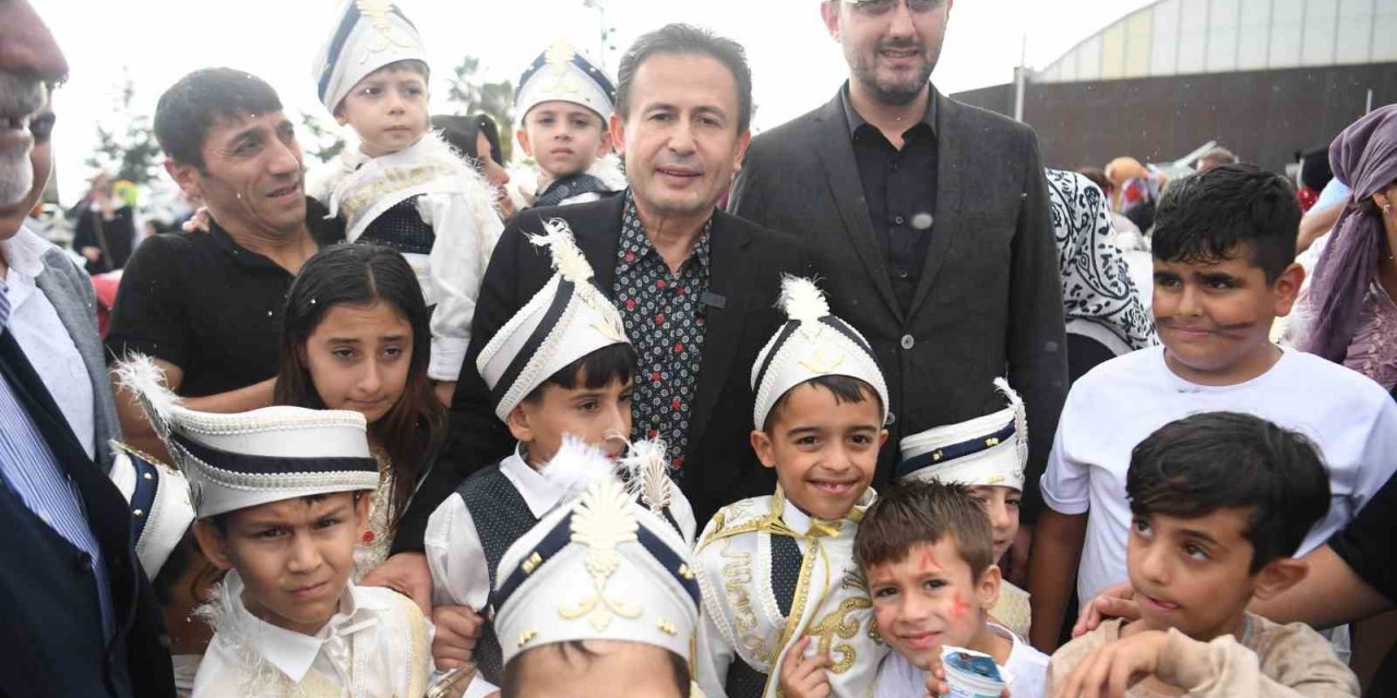 "Kirvem AK Parti" Şenliği’nde Tuzla’da 150 çocuğa sünnet töreni düzenlendi