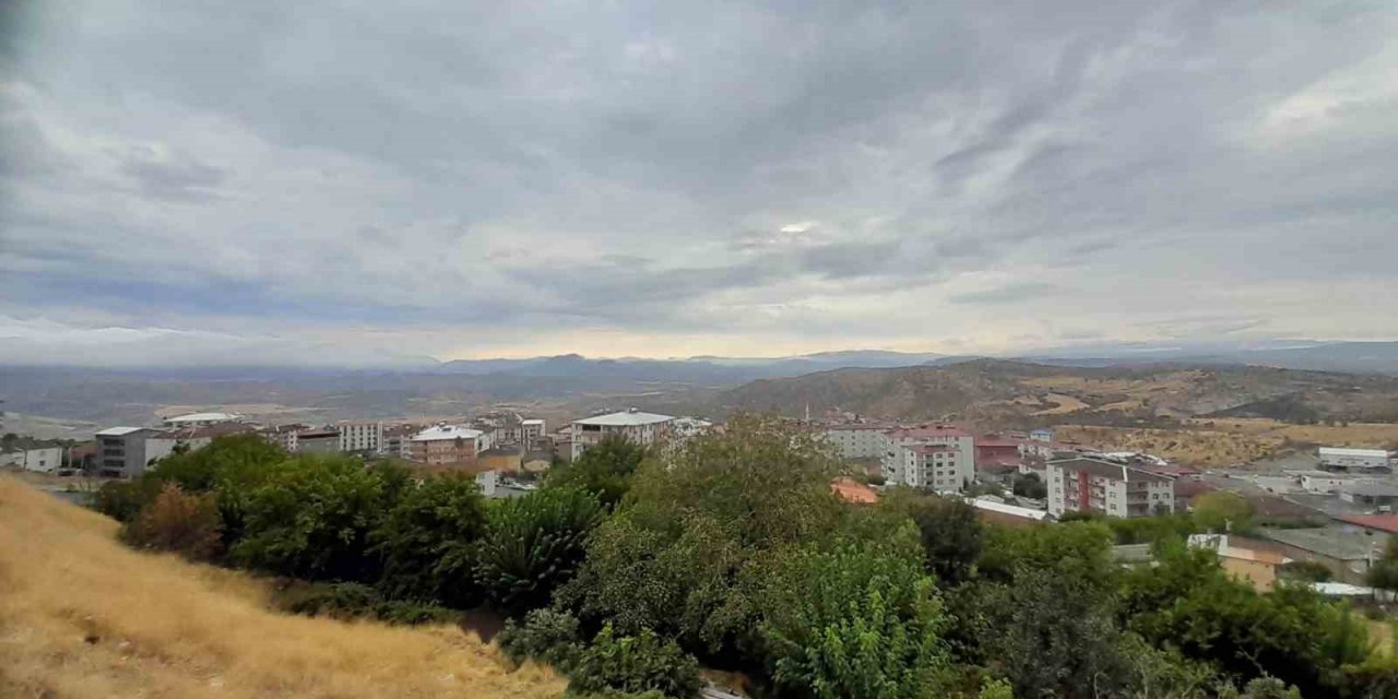 Kulp’ta yağmurun ardından oluşan sis görsel şölene döndü