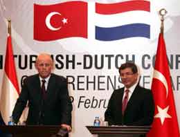 Gazeteci sordu Davutoğlu böyle kızdı!