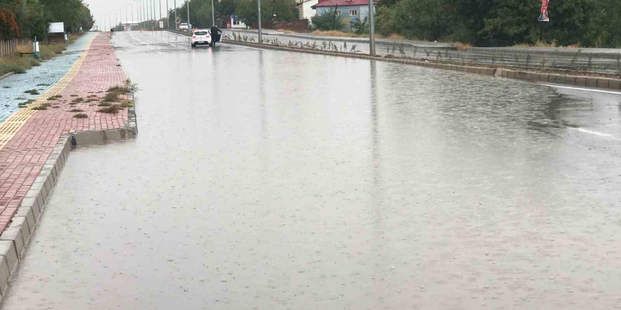 Elazığ'ı sel götürdü