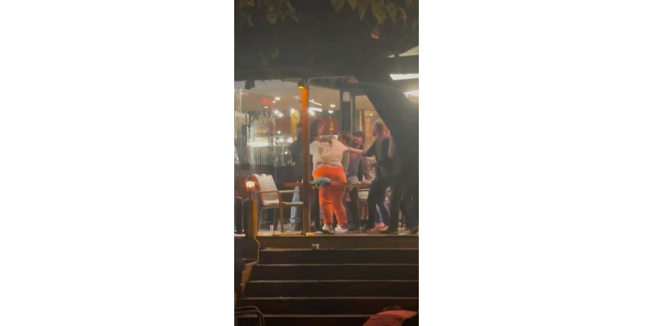 Kafede ortalık karıştı: Kadınlar saç saça kavga etti