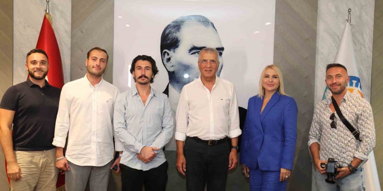 Başkan Tarhan, Mezitli’yi yabancı yatırımcılara anlattı