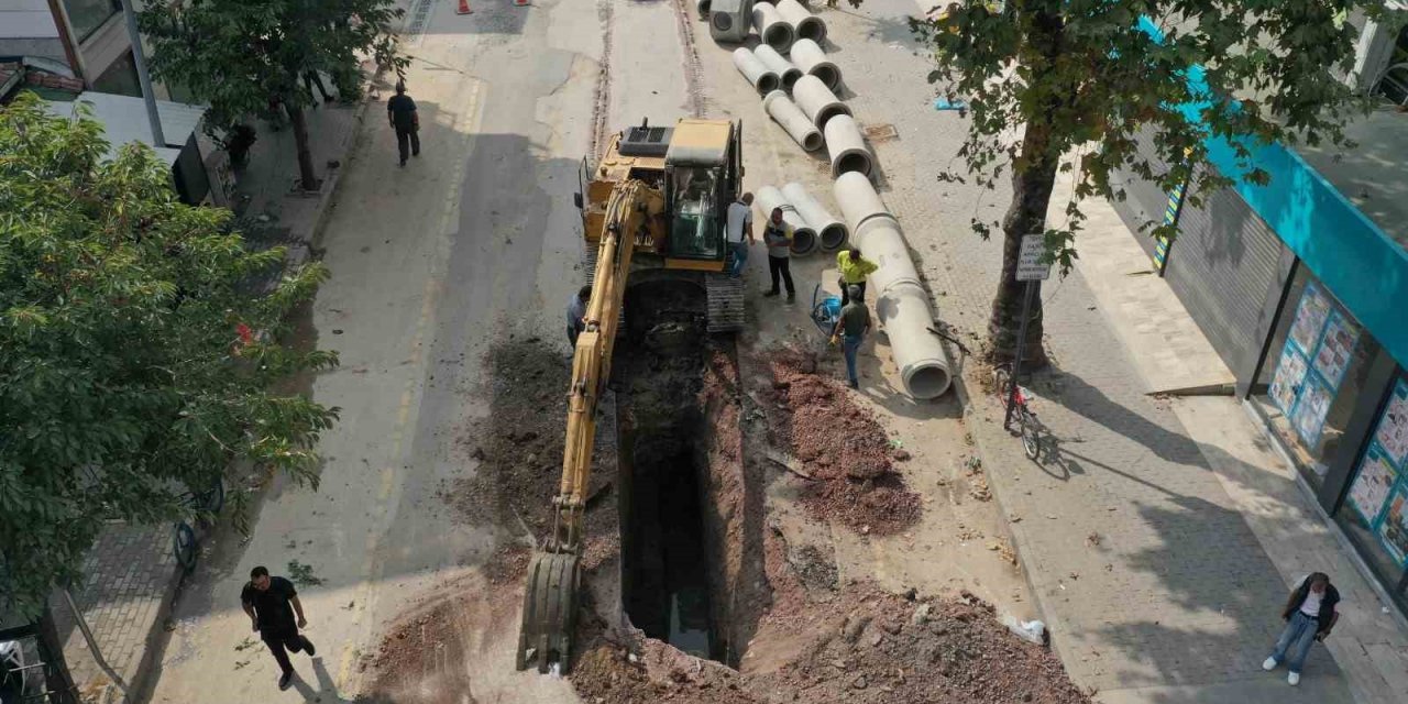Vatan Caddesi’nde yağmursuyu ve kanalizasyon hatları genişletiliyor