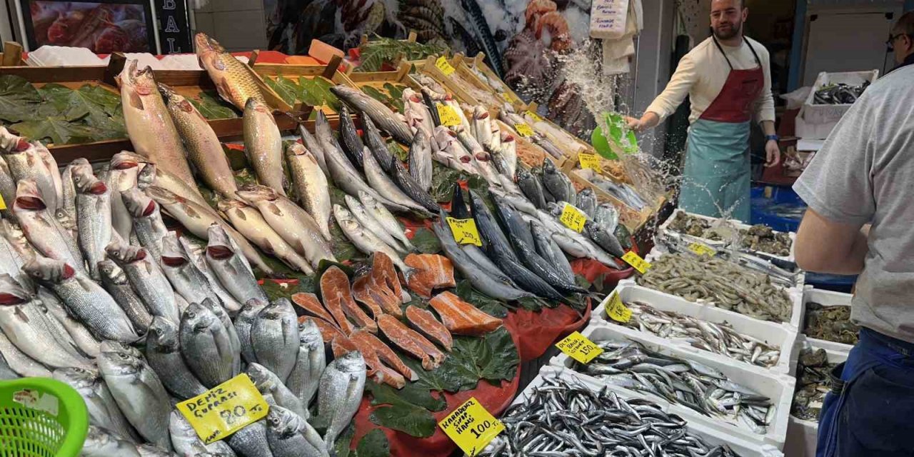 Hamsi bol ama fiyatı düşmüyor