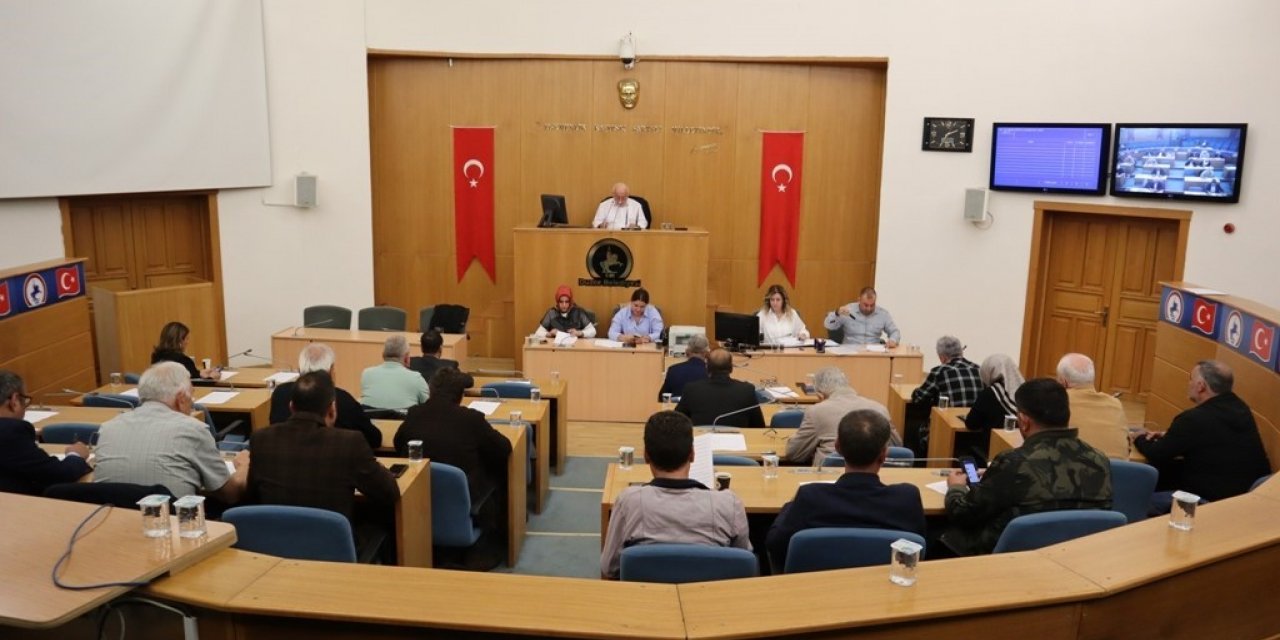 Meclis yoğun gündemle toplandı