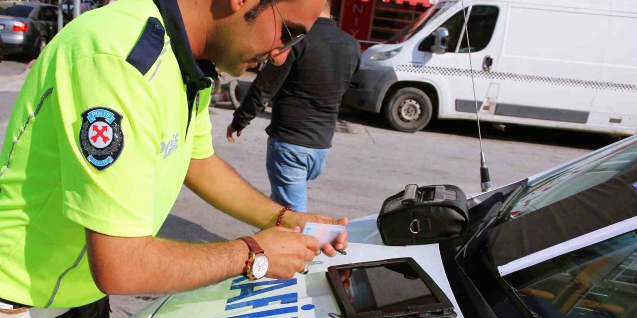 Kurallara uymayan sürücülere 405 bin TL para cezası kesildi