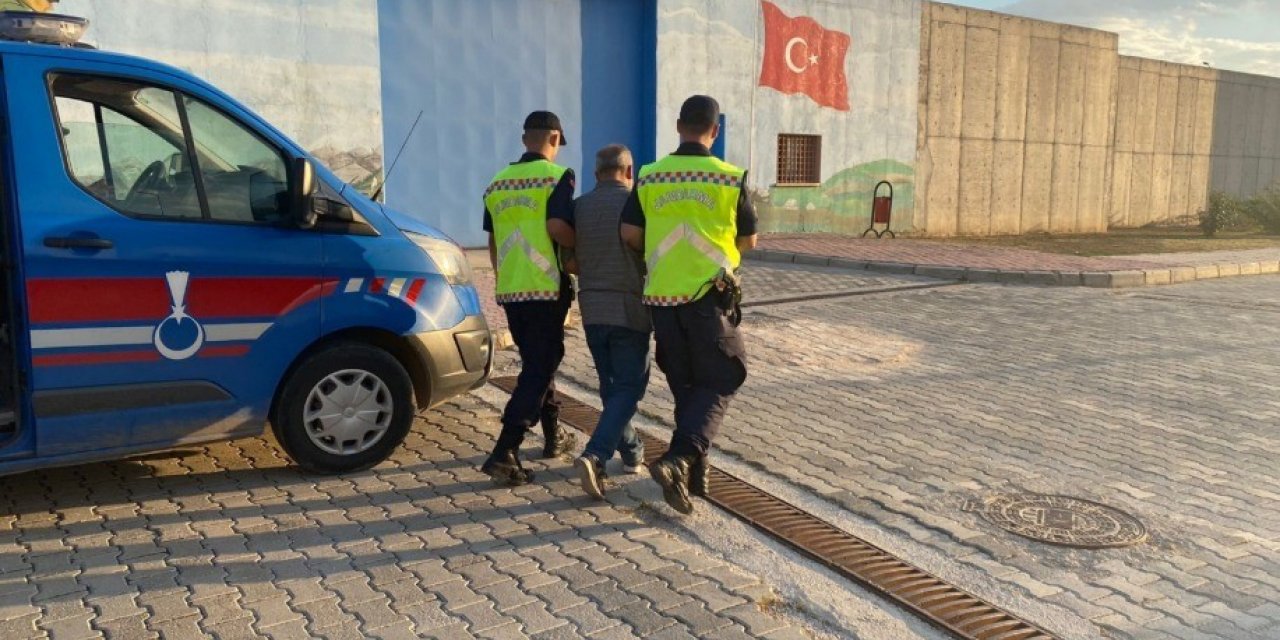 FETÖ’ye üye olma suçundan aranan şahsı jandarma yakaladı