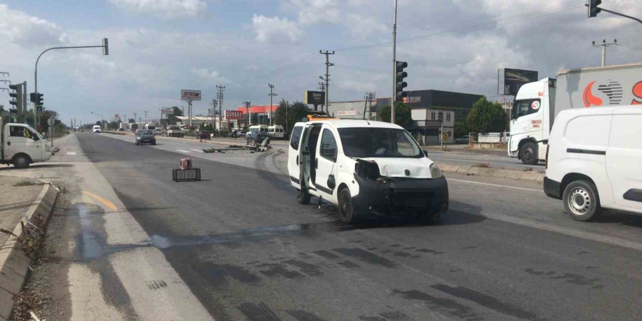 Önündeki araca çarpmamak için kendini feda etti