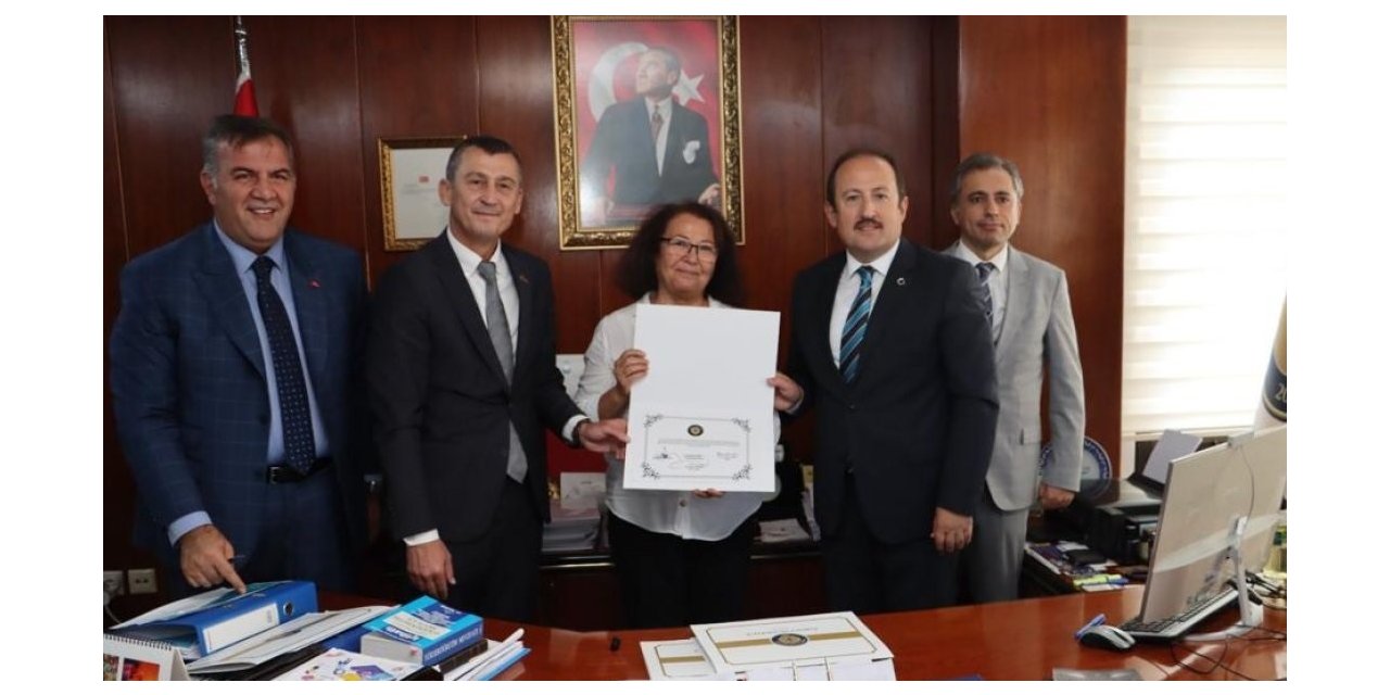 Vali Pehlivan’dan şehit annesi başarı belgesi