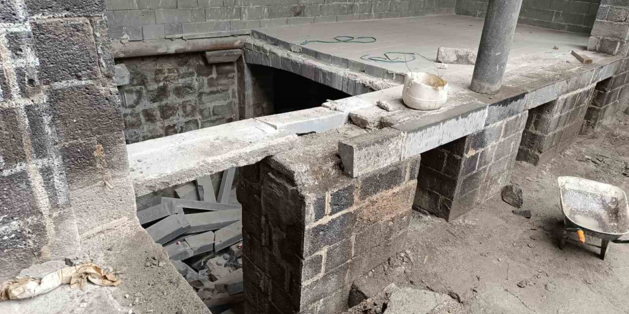 Diyarbakır’da restore edilen yapıda kısmi çökme meydana geldi: 2 yaralı