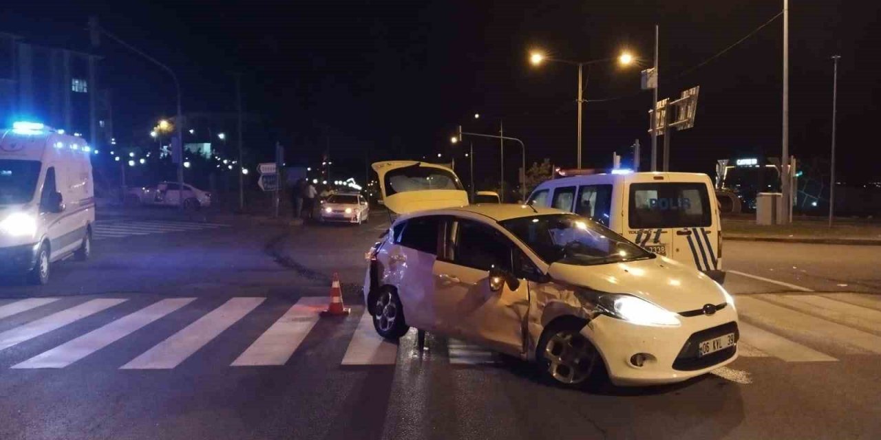 Niğde’de otomobiller çarpıştı: 3 yaralı