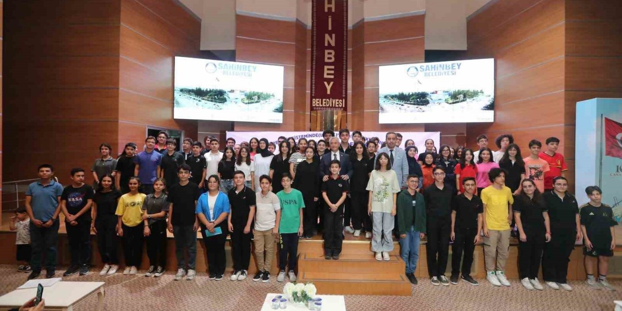 Tahmazoğlu LGS’de dereceye giren öğrencilerle bir araya geldi