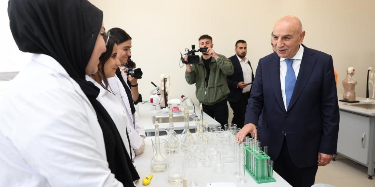 Keçiören’de öğrenciler yeni kütüphane ve laboratuvar sınıfına kavuştu