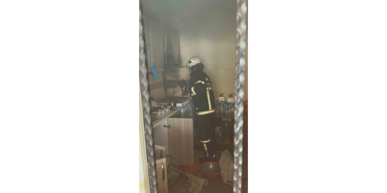 Ocakta unutulan yemek yangına neden oldu