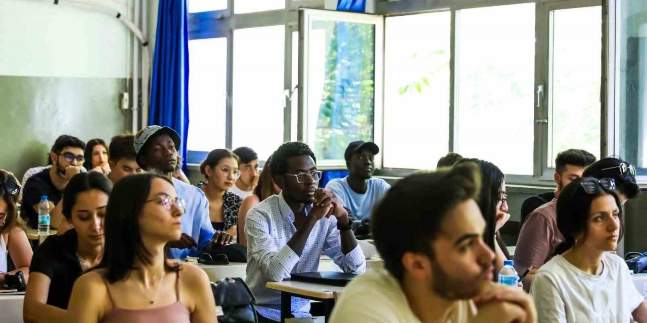 DEÜ 73 bin öğrencisiyle yeni akademik yıla ’merhaba’ dedi