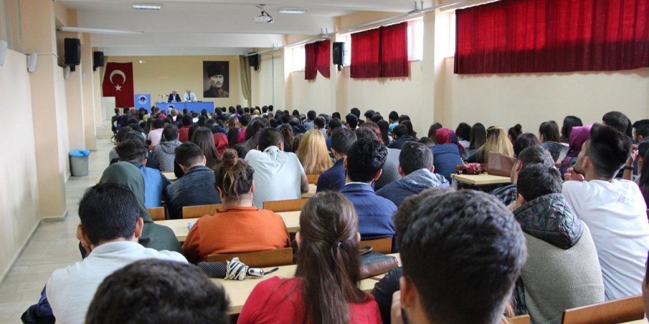 Gediz’de 2 bin üniversiteli öğrenci ders başı yaptı