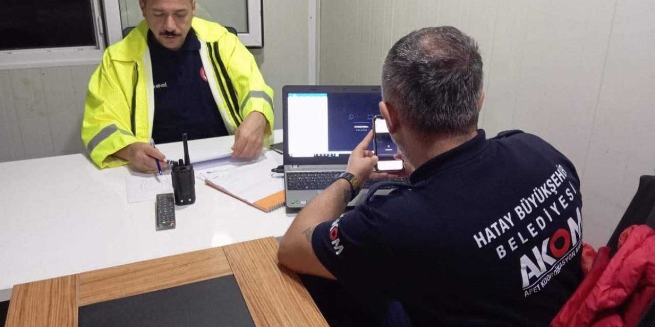 Büyükşehir ekipleri Altınözü’nde su baskınlarına müdahale etti