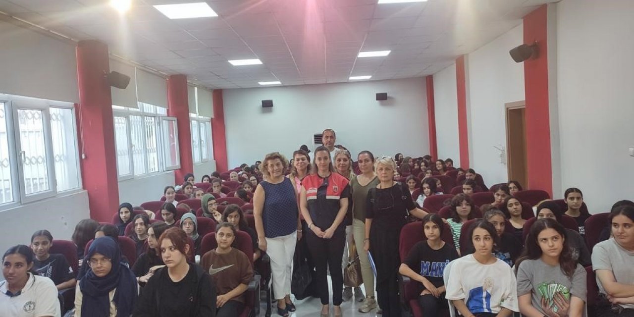 Jandarmadan öğrencilere siber farkındalık eğitimi