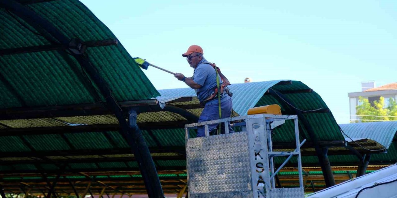 Altıeylül’den kapalı pazar yerlerine kış bakımı