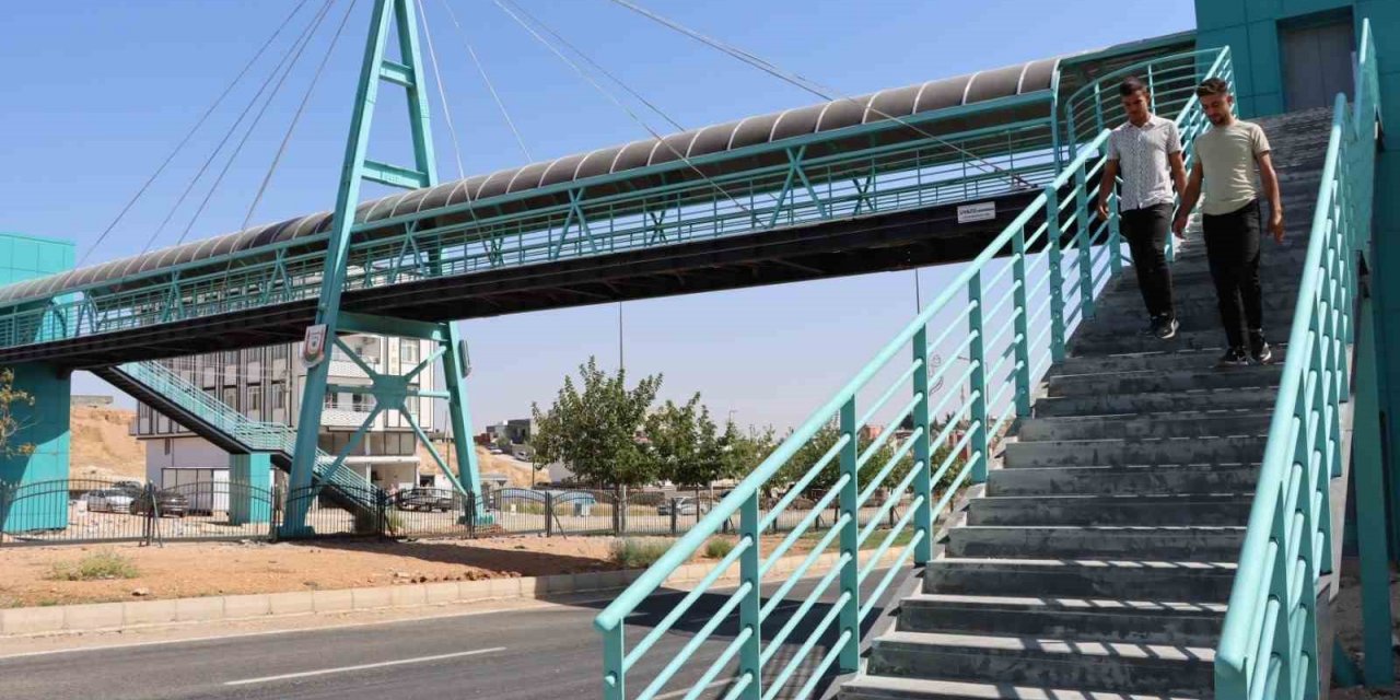 Büyükşehir’den Bozova ilçesine modern üst geçit