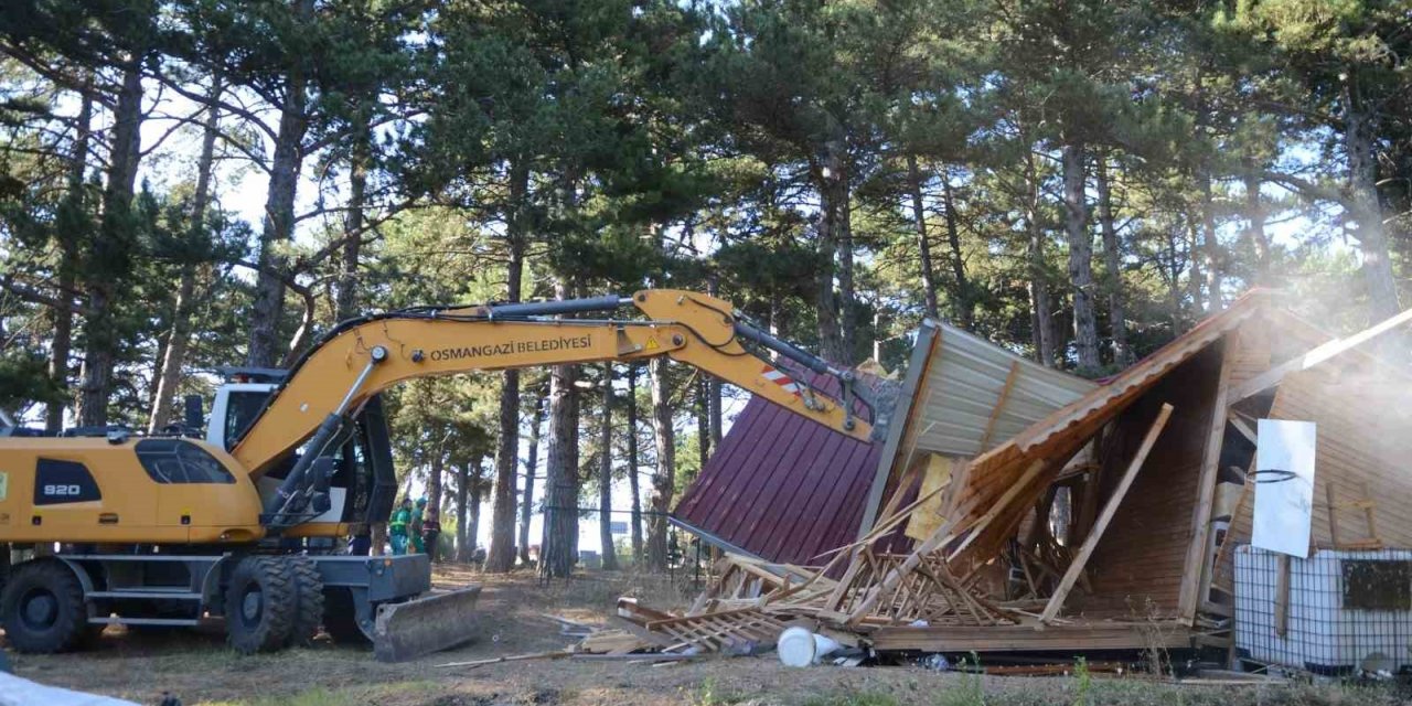 Uludağ bir kaçak yapıdan daha temizlendi