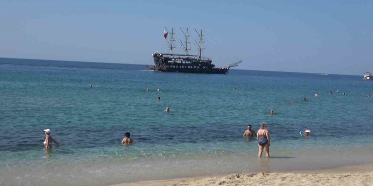 Kleopatra Plajı'nda yaz bitmiyor