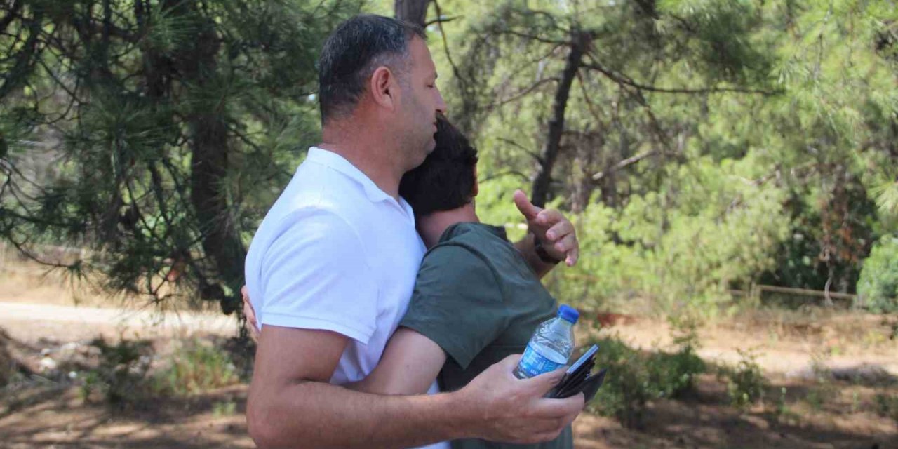 Otomobil takla attı, ağlayan genci babası sakinleştirdi